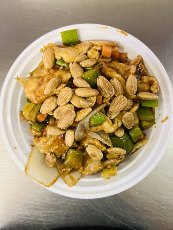 Chicken with Vegetable & Almonds 鸡丁
